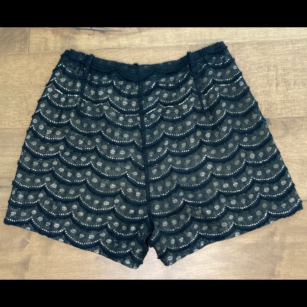 NWT sweet Camilla Tree black scalloped lace shorts w/beige muslin lining.